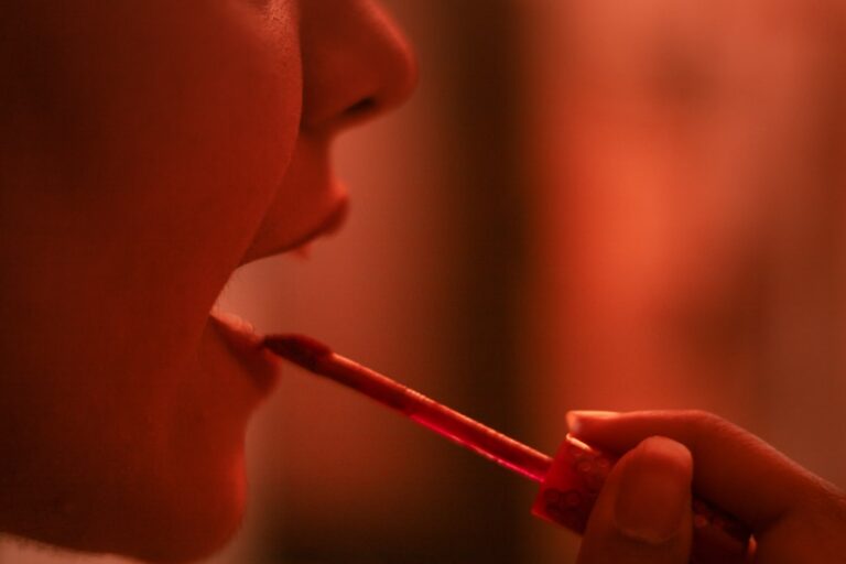 Why Your Lipstick Does Not Last and What to Check First - lips & color